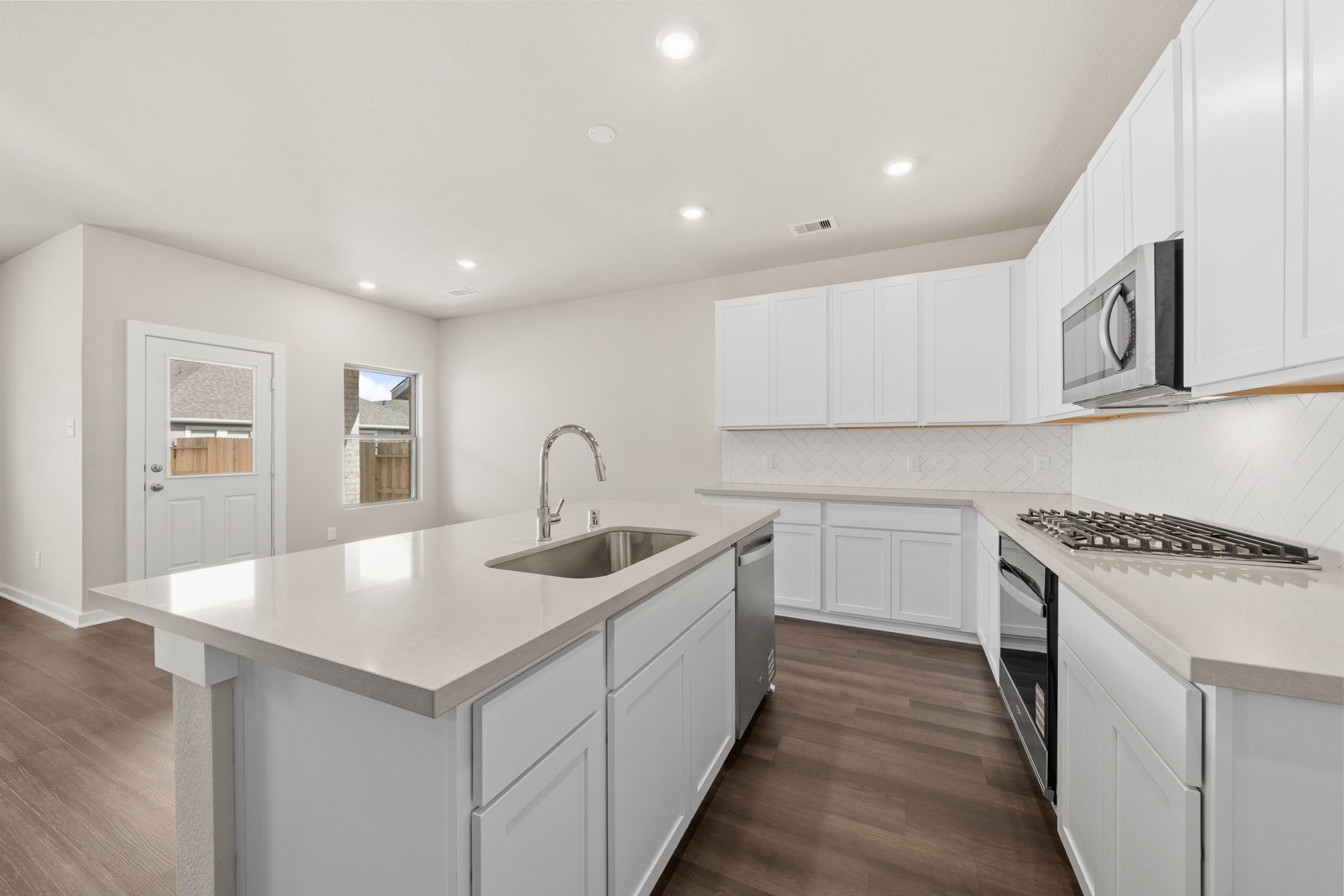 1923 Stargazer Lane Angleton, TX 77515 - Photo 7 of 36