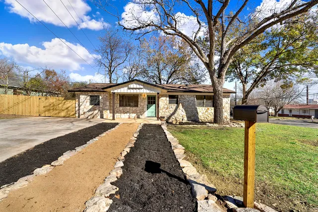 $2,000 | 510 Parkview Boulevard, New Braunfels, TX 78130