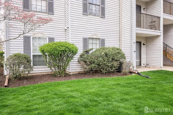 $2,150 | 15 Fisher Drive, Franklin Park, NJ 08823