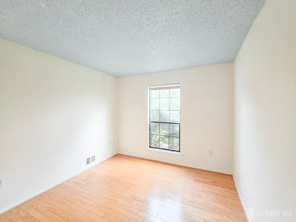 $2,150 | 15 Fisher Drive, Franklin Park, NJ 08823