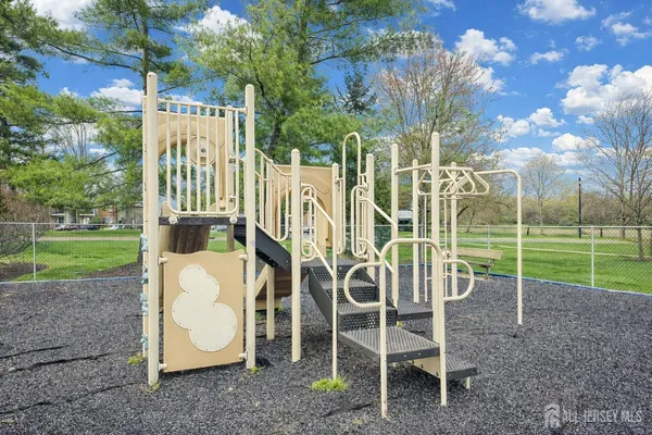 $2,150 | 15 Fisher Drive, Franklin Park, NJ 08823