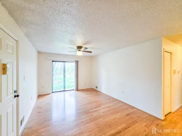$2,150 | 15 Fisher Drive, Franklin Park, NJ 08823