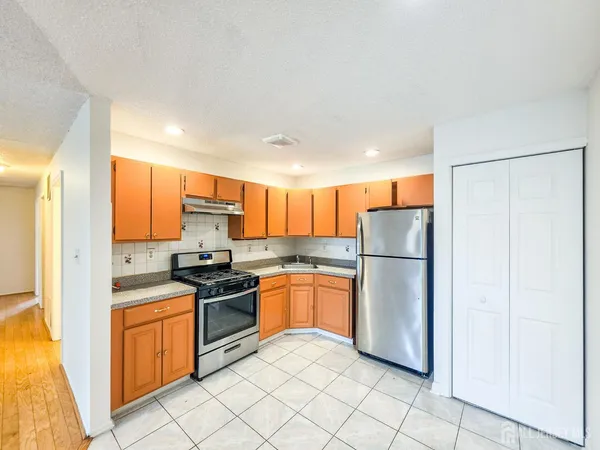 $2,150 | 15 Fisher Drive, Franklin Park, NJ 08823