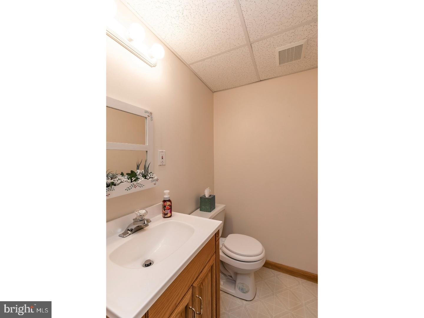 43 Quail Circle Spring City, PA 19475 - Photo 22 of 25 Bathroom