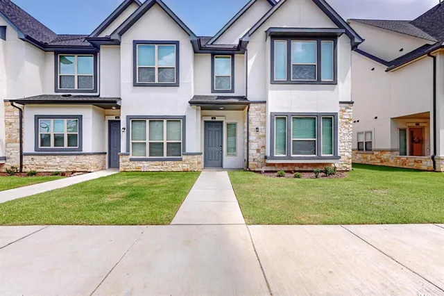 $2,800 | 227 Mule Deer Mews, Frisco, TX 75068