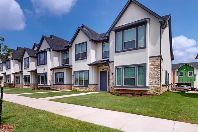 $2,800 | 227 Mule Deer Mews, Frisco, TX 75068