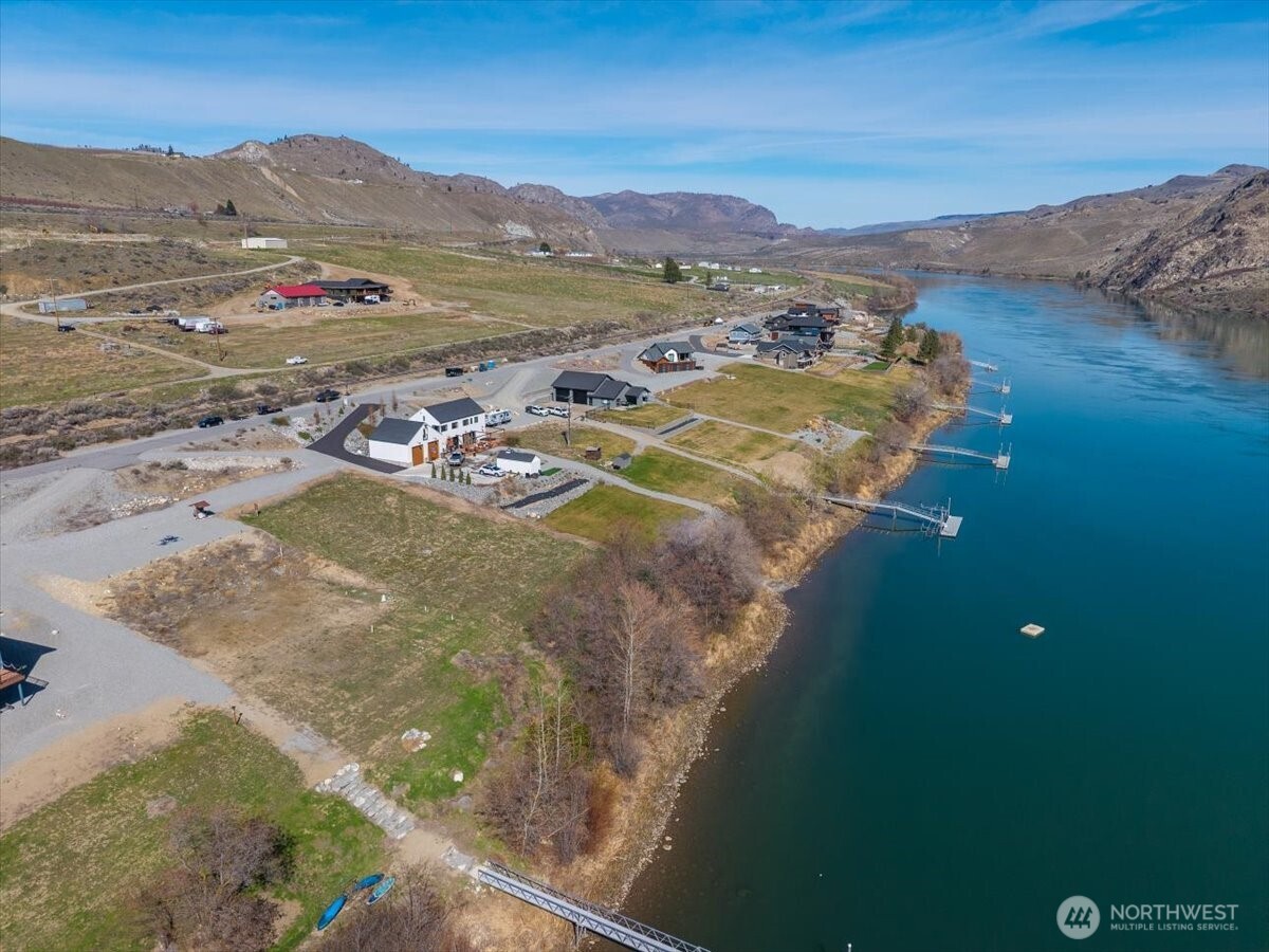 519 Hidden Lane Chelan, WA 98816 - Photo 23 of 25 a view of a house with a mountain