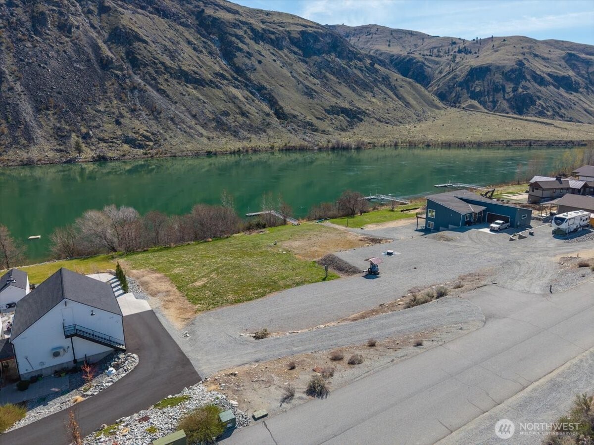 519 Hidden Lane Chelan, WA 98816 - Photo 4 of 25 a view of a outdoor space