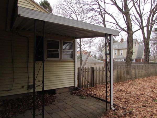 19 Macomber Avenue Springfield, MA 01119 - Photo 3 of 30