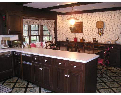 33 Rockyledge Road Swampscott, MA 01907 - Photo 3 of 10 Gallery Image 3