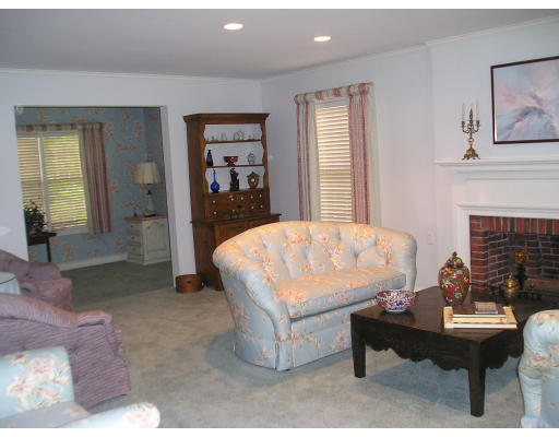 33 Rockyledge Road Swampscott, MA 01907 - Photo 6 of 10 Gallery Image 6