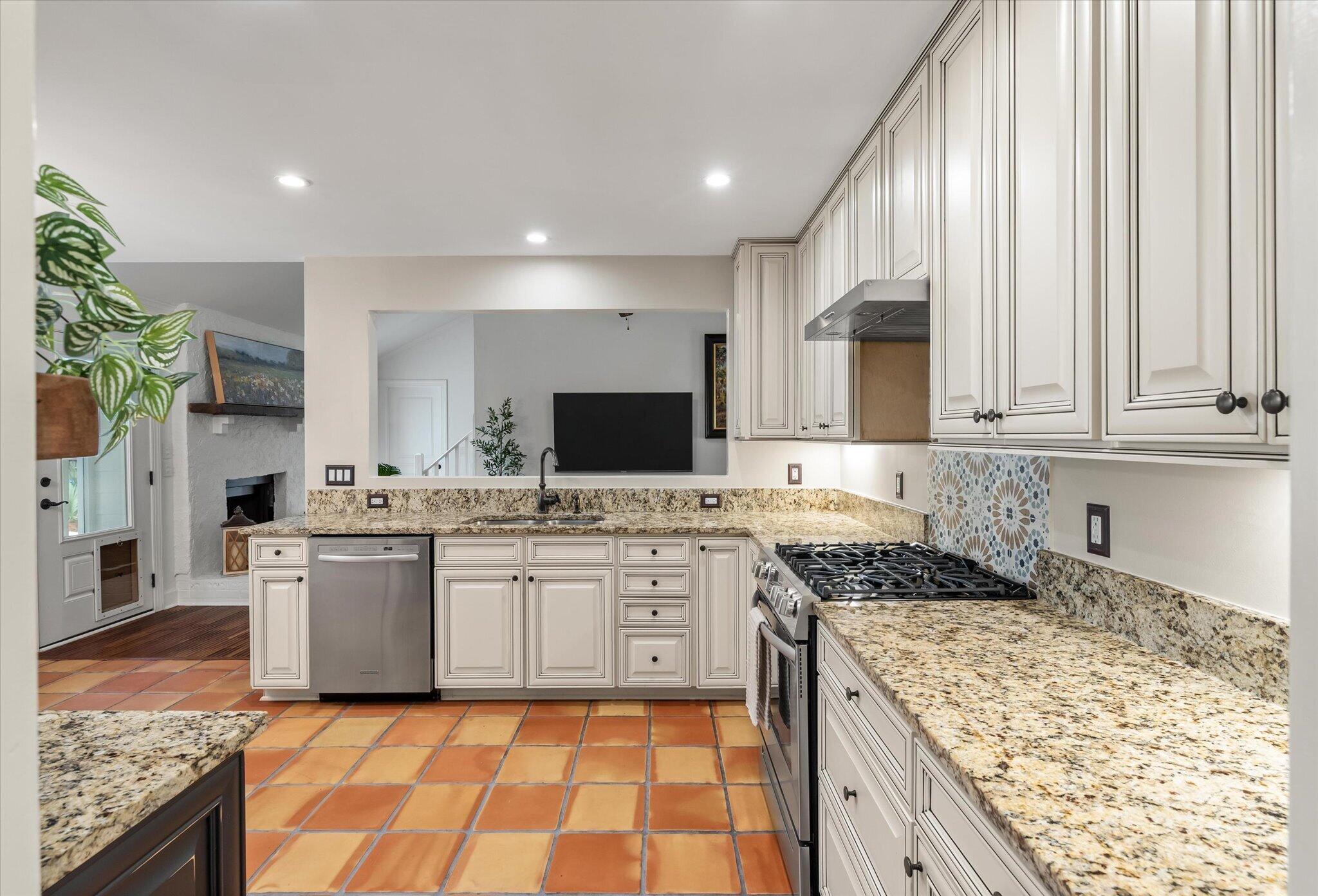 1511 Wakendaw Road Mount Pleasant, SC 29464 - Photo 15 of 40 Gallery Image 15