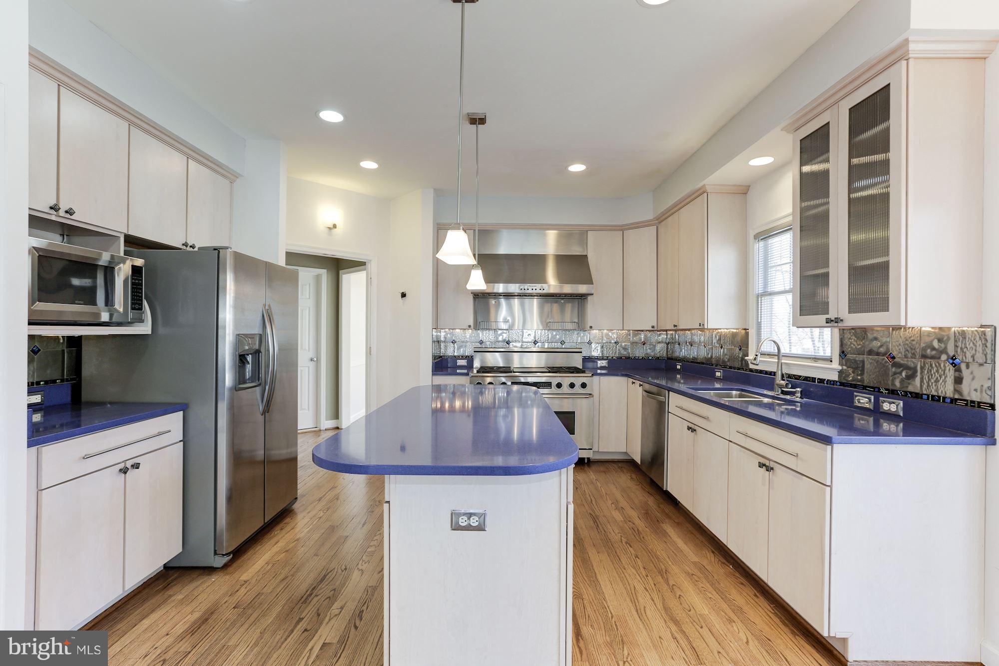 2201 South Glebe Road Arlington, VA 22206 - Photo 5 of 28 Kitchen