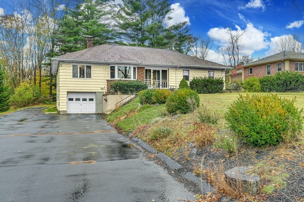 246 Thompson Road Webster, MA 01570 - Photo 3 of 31 Gallery Image 3