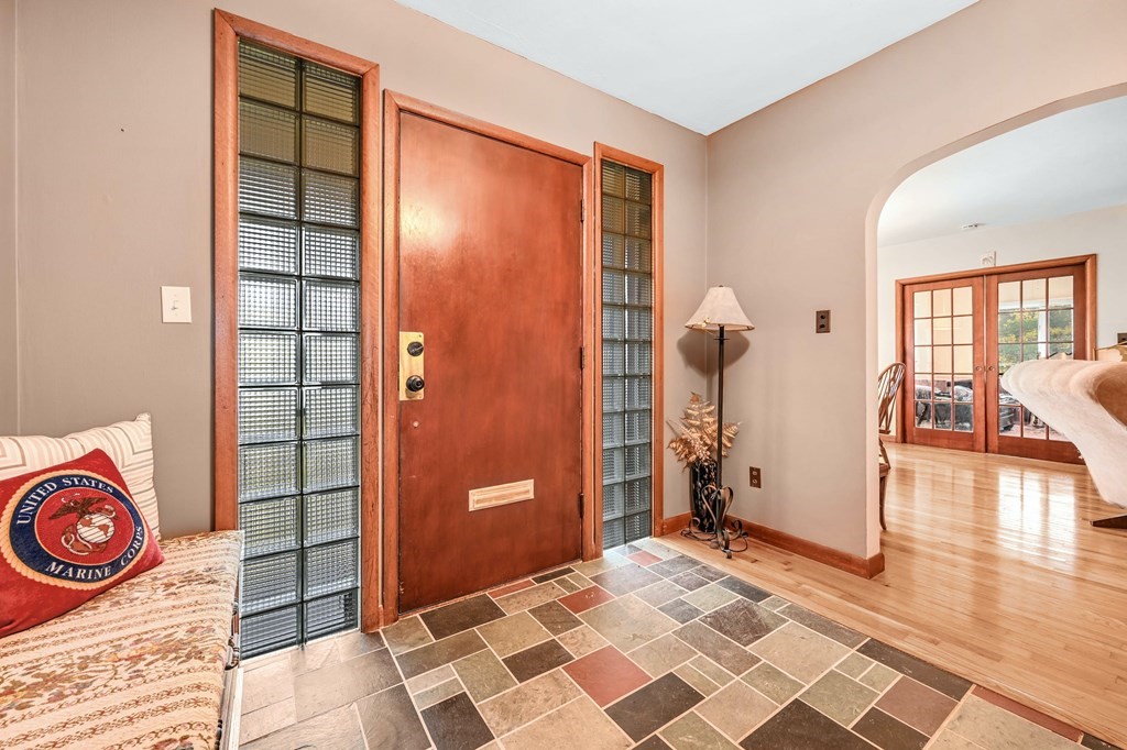 246 Thompson Road Webster, MA 01570 - Photo 5 of 31 Gallery Image 5