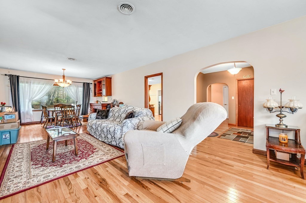 246 Thompson Road Webster, MA 01570 - Photo 8 of 31 Gallery Image 8