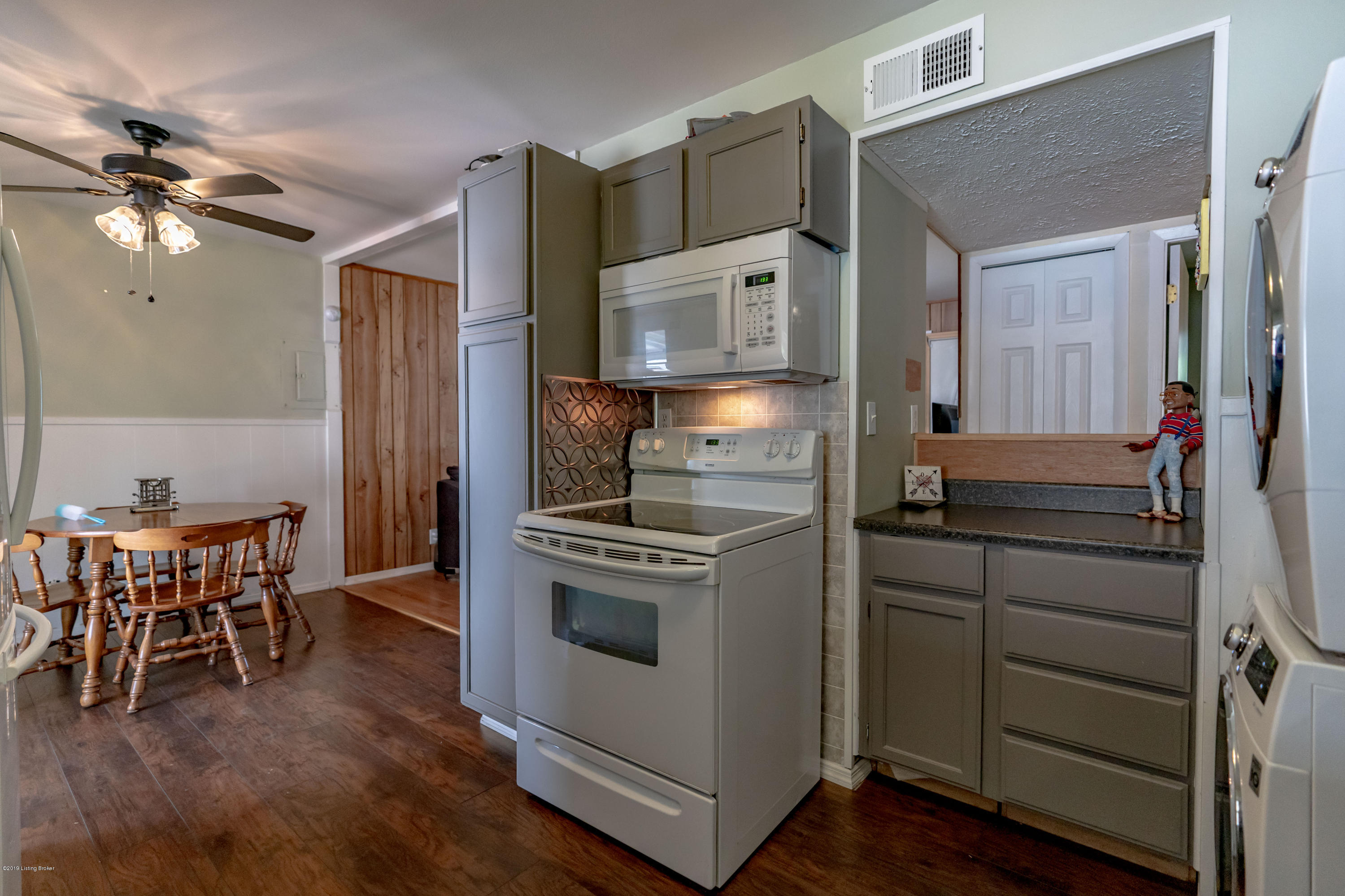 218 Crestwood Road Louisville, KY 40229 - Photo 17 of 35 Kitchen