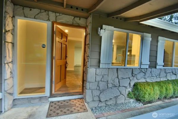 $3,950 | 17708 Northeast 160th Place, Woodinville, WA 98072