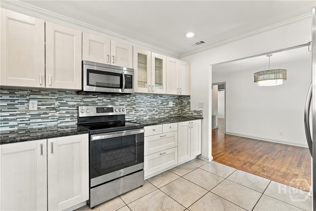 209 Brandywine Road Savannah, GA 31405 - Photo 18 of 45 KITCHEN W/BACKSPLASH