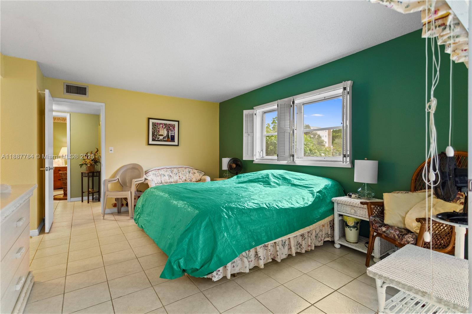4800 Hillcrest Lane, Unit 101 Hollywood, FL 33021 - Photo 26 of 35 a bed room with a bed and a dresser