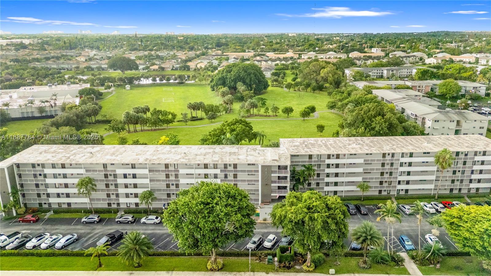 4800 Hillcrest Lane, Unit 101 Hollywood, FL 33021 - Photo 33 of 35 a view of city with ocean