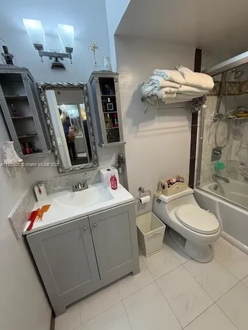 $425,000 | 20505 East Country Club Drive, Unit 1036, Aventura, FL 33180