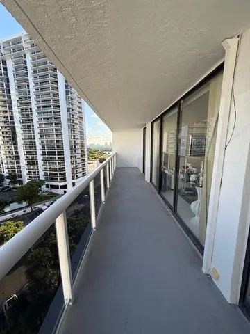 $425,000 | 20505 East Country Club Drive, Unit 1036, Aventura, FL 33180
