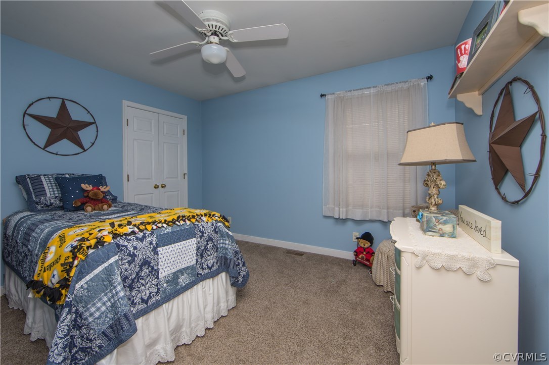 4907 Cedar Cliff Road Chester, VA 23831 - Photo 32 of 36 a bedroom with a bed and a lamp