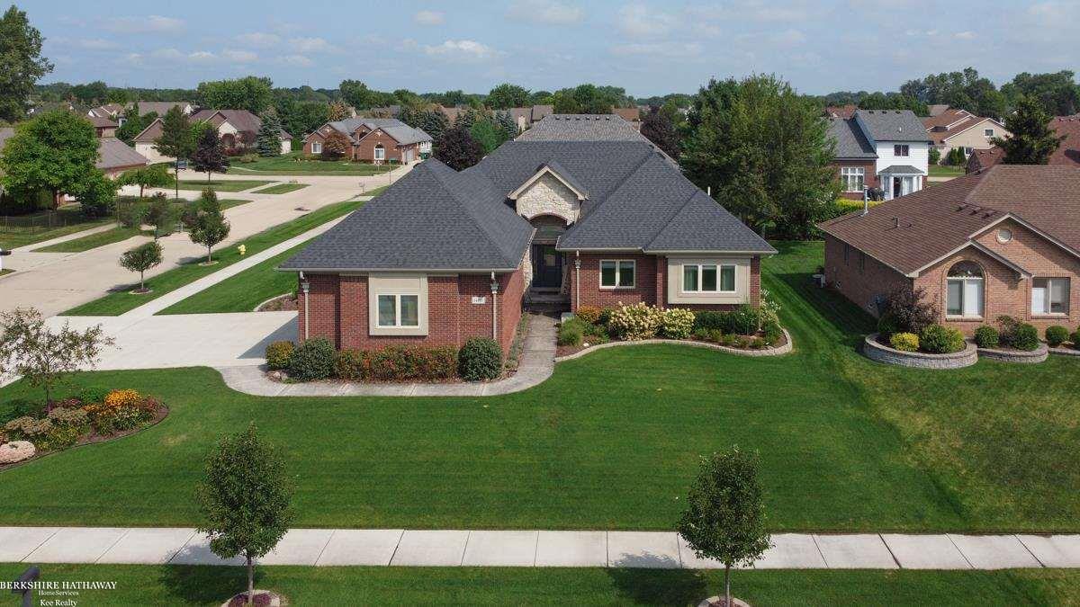 34501 Blue Spruce Road New Baltimore, MI 48047 - Photo 2 of 50 50056538-1.JPG