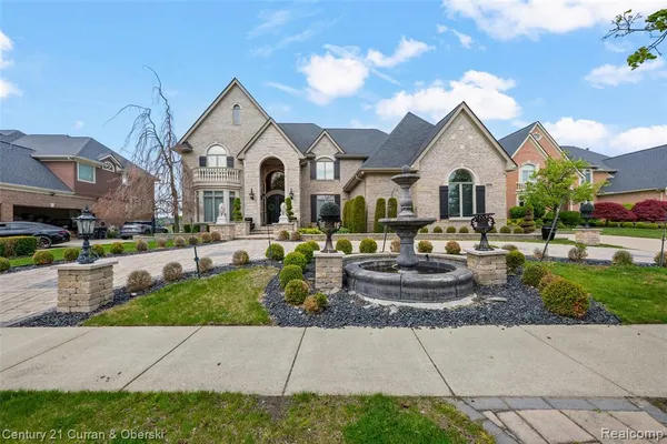 $2,200,000 | 18091 Peninsula Way, Northville, MI 48168