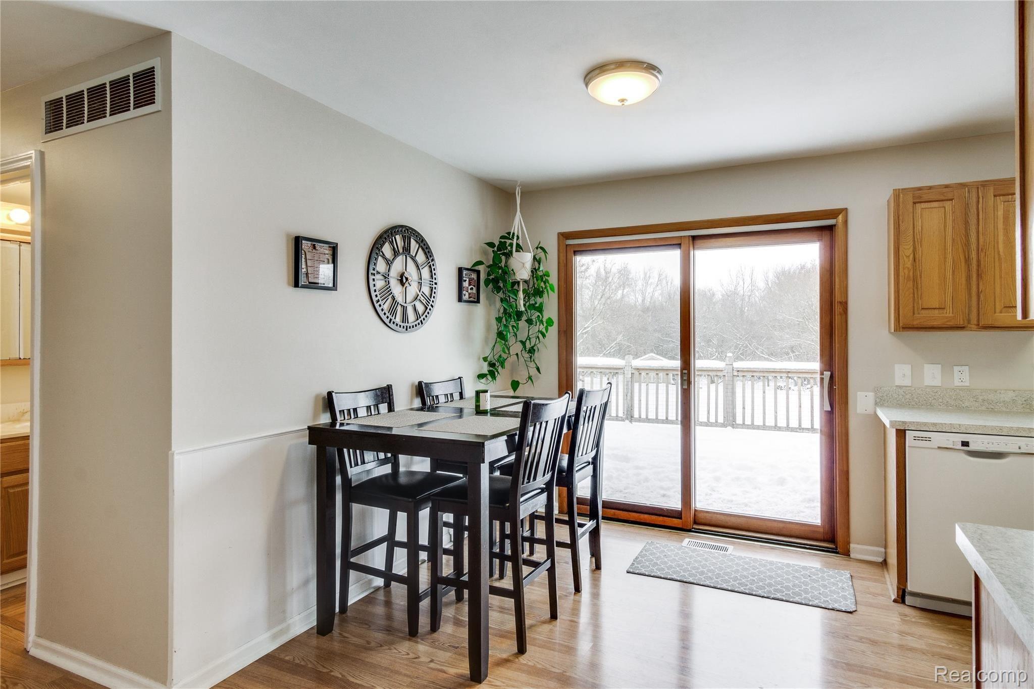 3107 South Fenton Road Holly, MI 48442 - Photo 3 of 26 Interiors (5 of 32).jpg