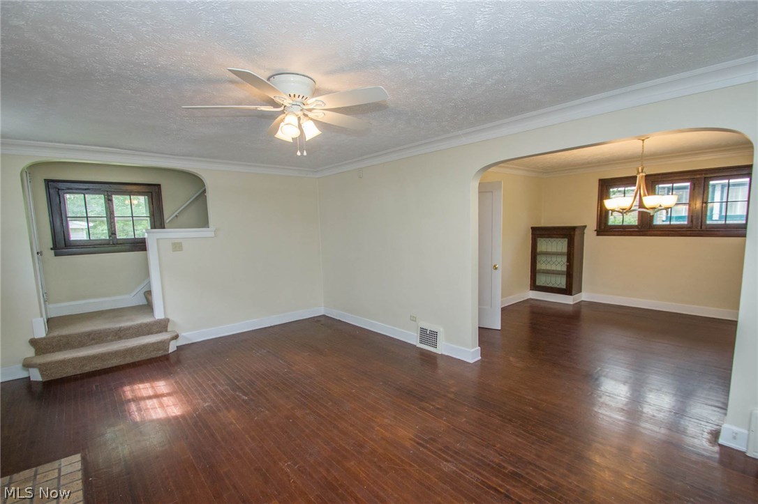1529 Parkhill Road Cleveland Heights, OH 44121 - Photo 5 of 22