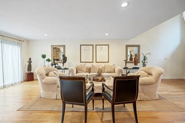 $1,199,000 | 230 Hamlet Drive, Jericho, NY 11753