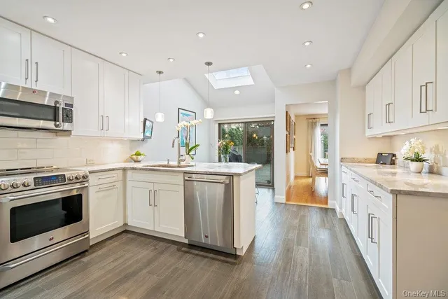 $1,199,000 | 230 Hamlet Drive, Jericho, NY 11753