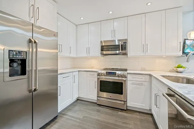 $1,199,000 | 230 Hamlet Drive, Jericho, NY 11753