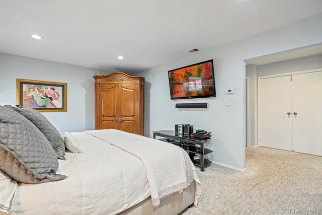 $1,199,000 | 230 Hamlet Drive, Jericho, NY 11753