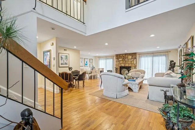 $1,199,000 | 230 Hamlet Drive, Jericho, NY 11753