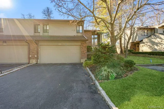 $1,199,000 | 230 Hamlet Drive, Jericho, NY 11753