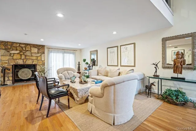 $1,199,000 | 230 Hamlet Drive, Jericho, NY 11753