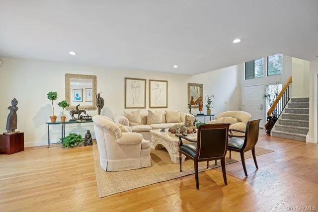 $1,199,000 | 230 Hamlet Drive, Jericho, NY 11753