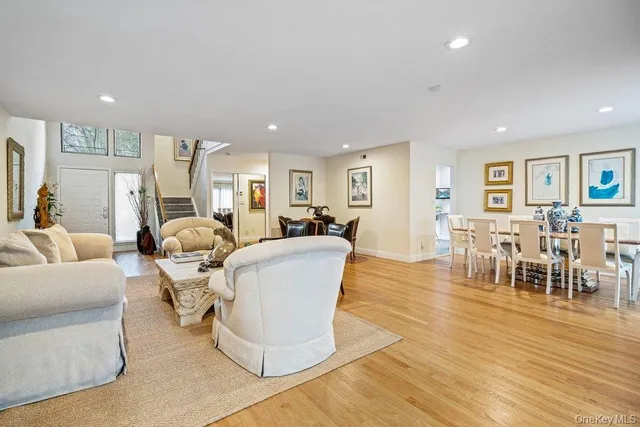 $1,199,000 | 230 Hamlet Drive, Jericho, NY 11753