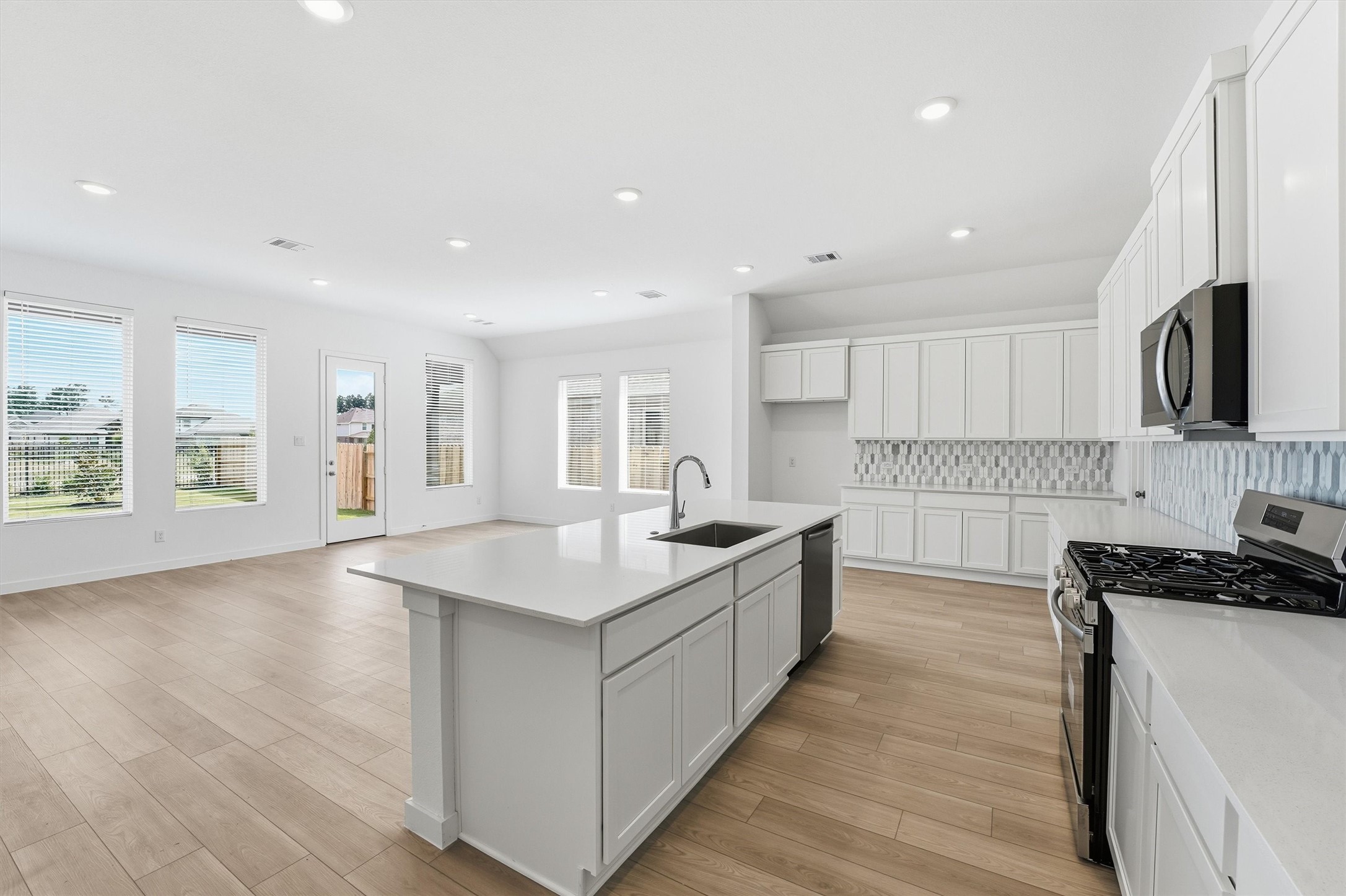 14919 Calluna Heather Lane Conroe, TX 77302 - Photo 8 of 27