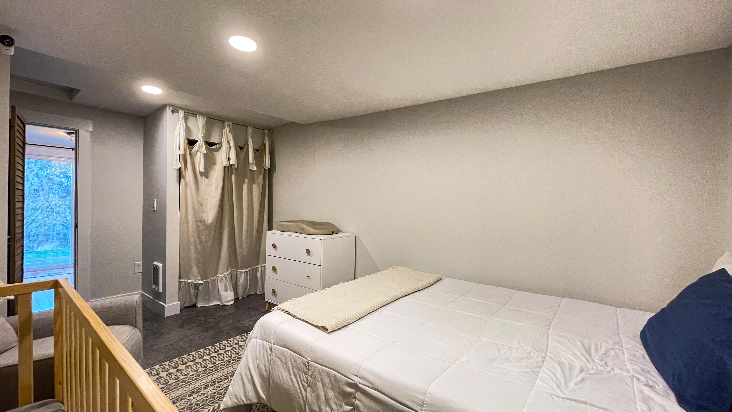 1098 Southwest Crestview Road Prineville, OR 97754 - Photo 12 of 26 Bedroom