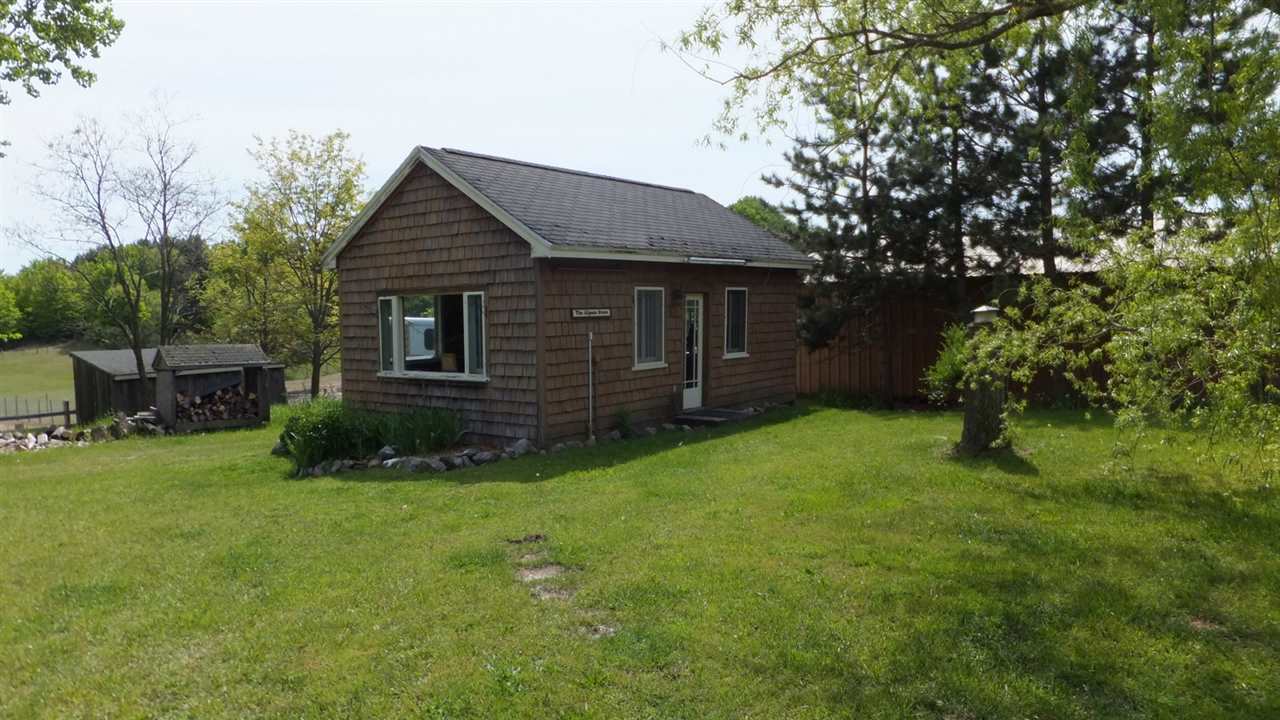 586 East Kasson Road Maple City, MI 49664 - Photo 35 of 47 1829423-34.JPG