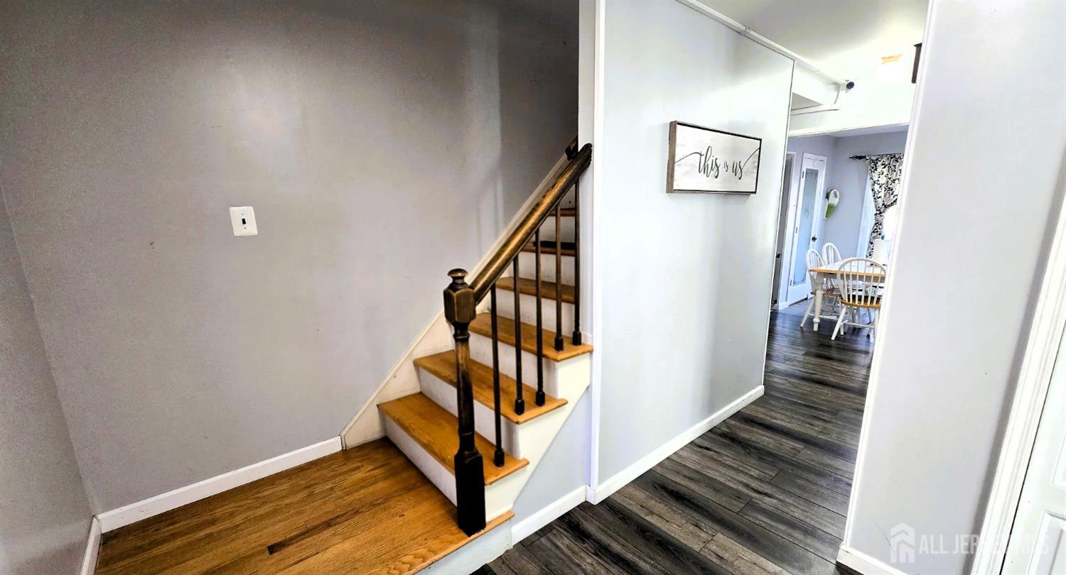 7 Stradford Road Sayreville, NJ 08859 - Photo 4 of 38