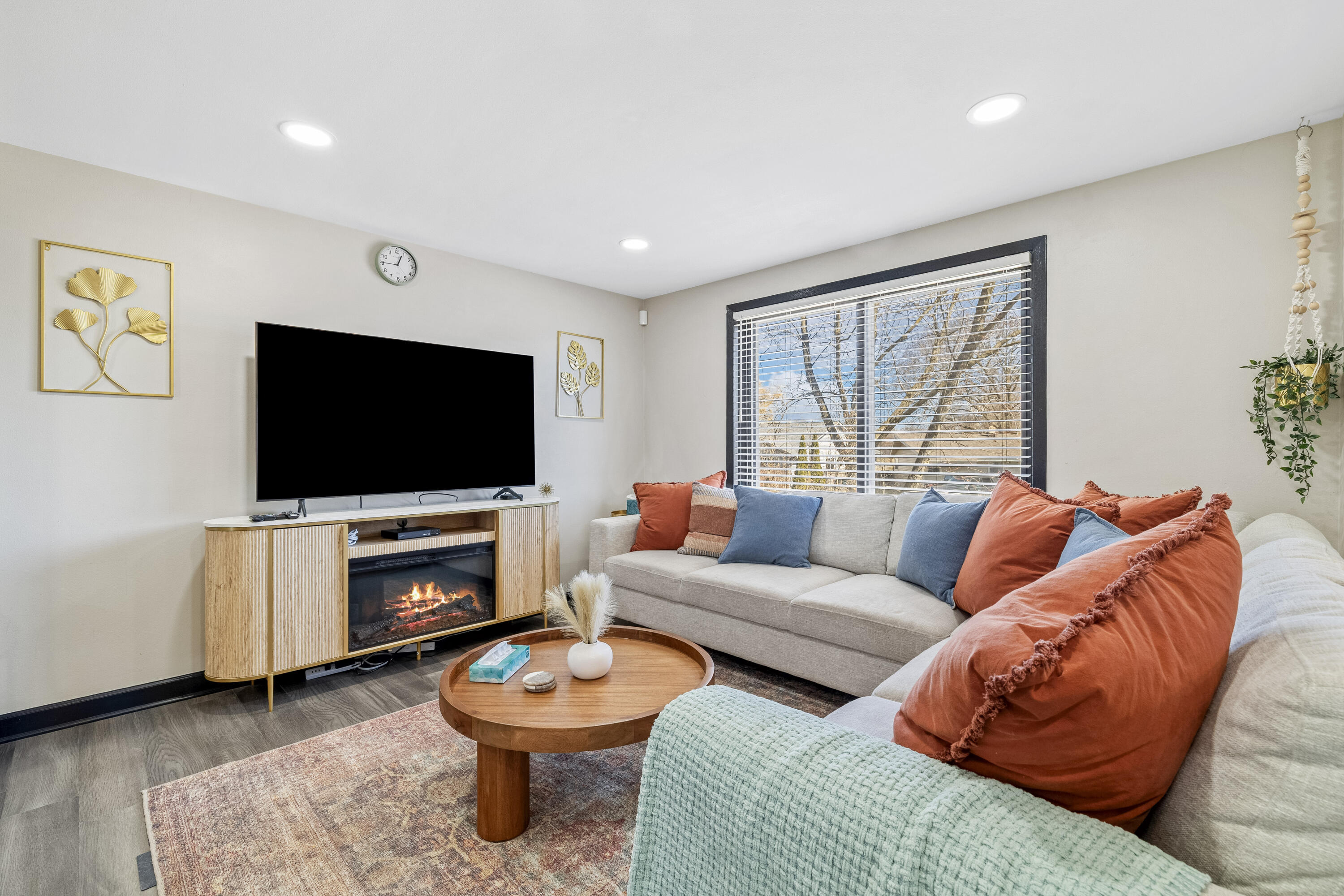 1074 Mobile Street Lake Geneva, WI 53147 - Photo 4 of 16 2-04