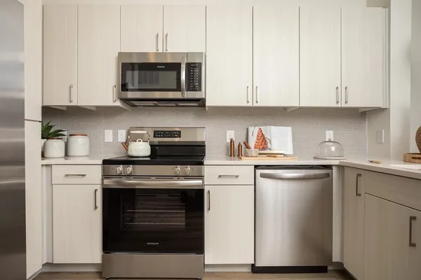 $2,333 | 1690 North Loop, Unit 446, Houston, TX 77009