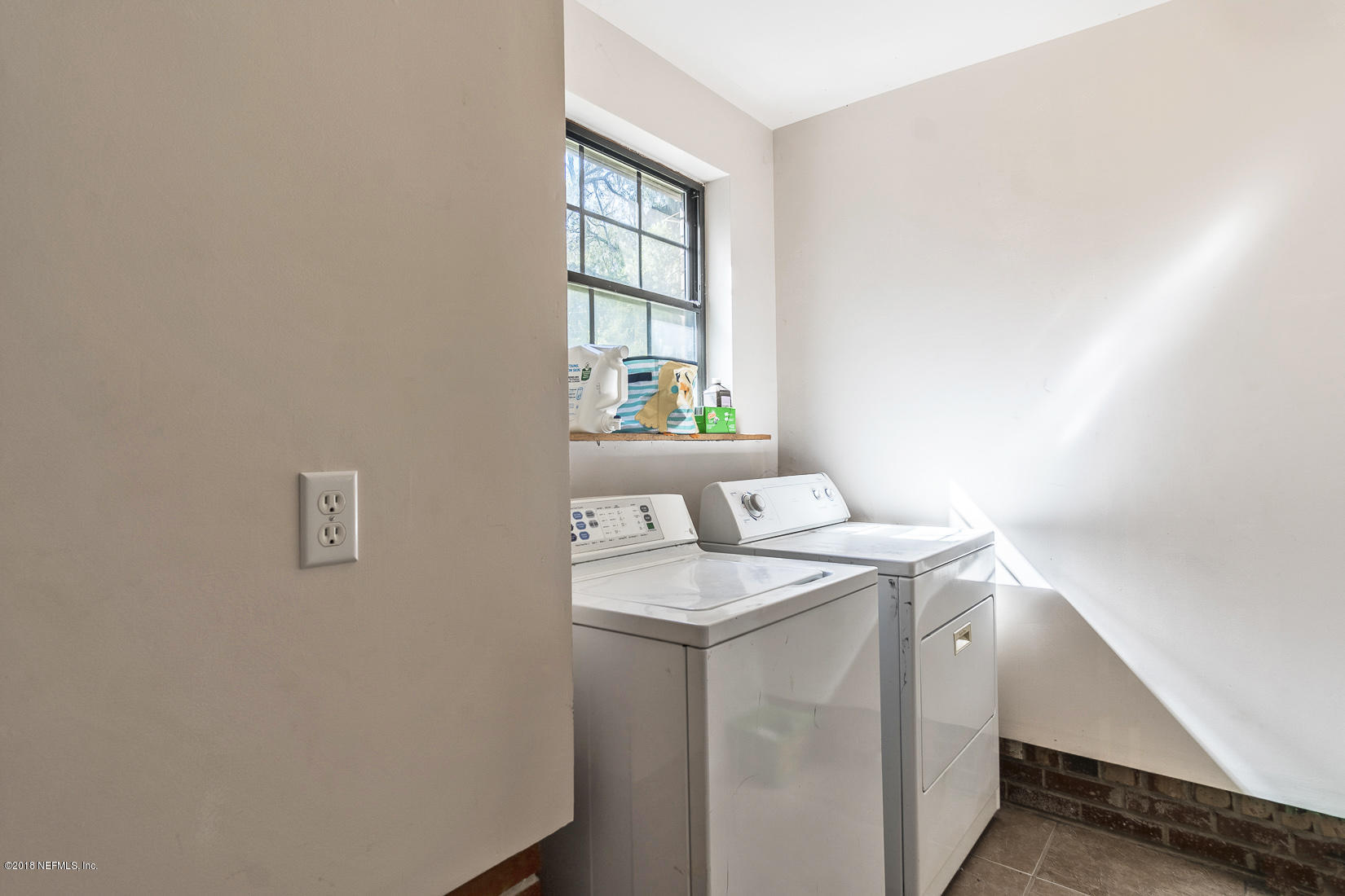 2427 Holly Point Road West Orange Park, FL 32073 - Photo 23 of 33 Laundry