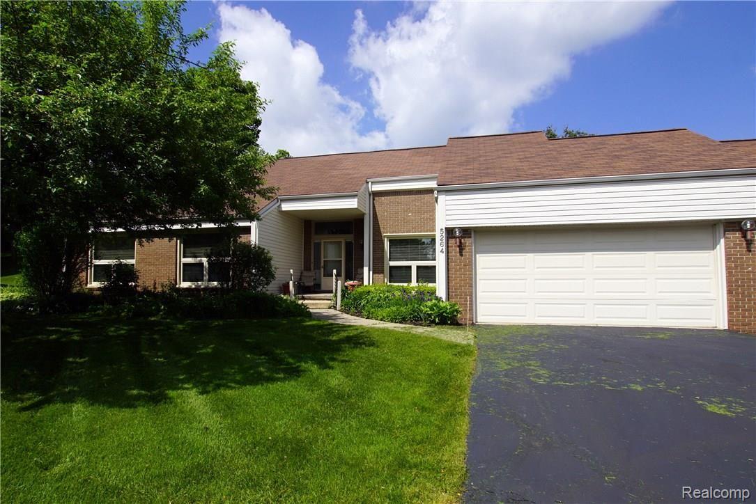 5264 Simpson Lake Road West Bloomfield, MI 48323 - Photo 1 of 27 DSC04157.JPG