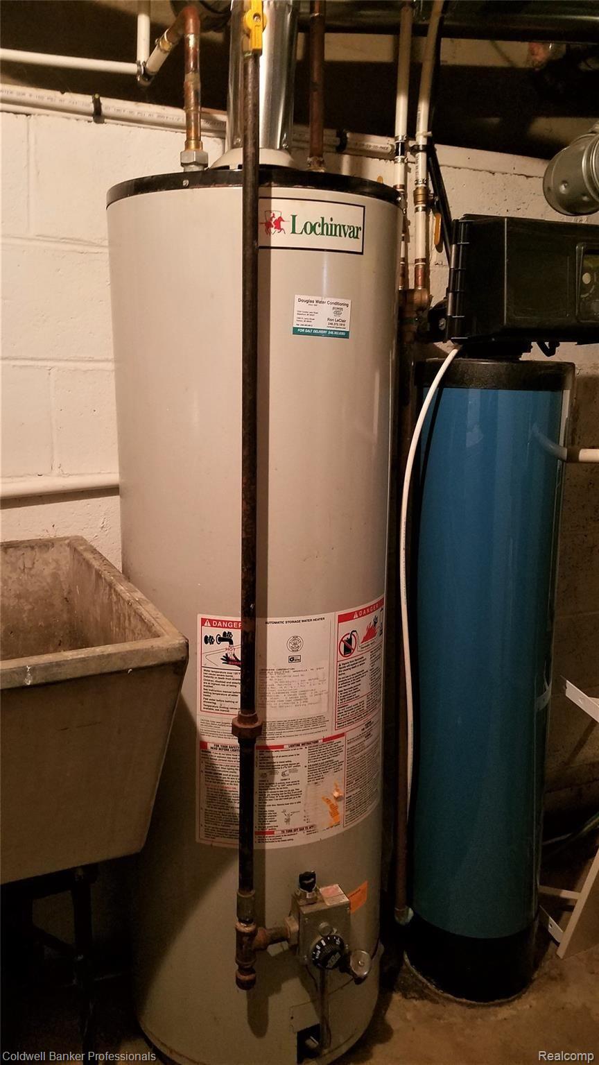 5307 Drayton Road Clarkston, MI 48346 - Photo 21 of 30 5307 Drayton_Newer hot water heater